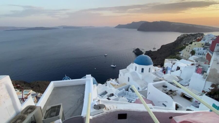 Santorini : Discover with Locals - Small Group Half-day Tour - Oia in 75 Minutes: Blue Domes, Caldera Photos, and Shopping Lanes