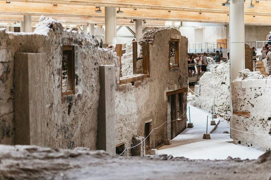 Santorini: Experience Akrotiri with a Licensed Tour Guide - Who this tour suits best, and who might skip it