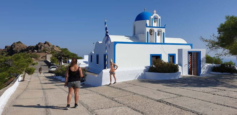 Santorini: Fira to Oia Caldera Hike with Guide - What to bring for a comfortable Santorini caldera day
