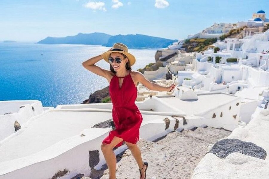 Santorini: Fira Town Walking Tour with Wine Tasting - Starting in Fira: Atlantis Hotel to the White Streets