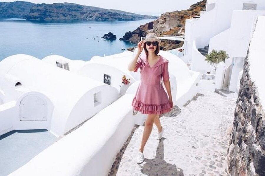 Santorini: Fira Town Walking Tour with Wine Tasting - Gold Street and Jewelry Shopping Without the Rush