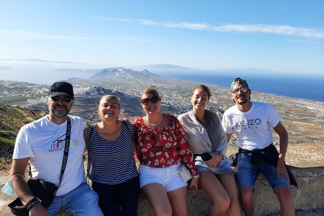 Santorini First-time Visitors Private Tour with Wine Tasting - Stop 4, Kamari Beach: the downshift from cliffs