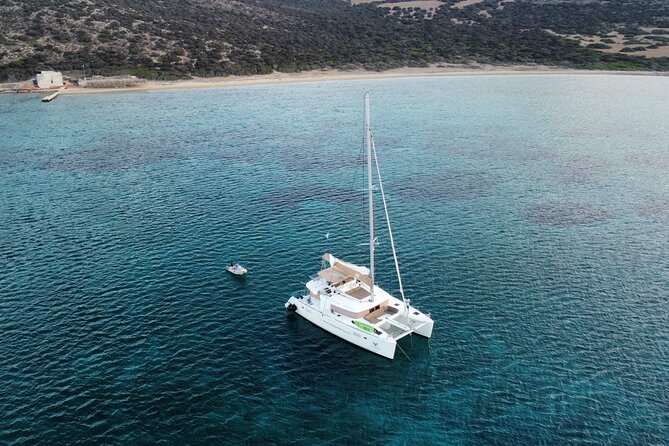 Santorini Gold Catamaran Cruise with BBQ, Drinks and Hotel Pickup - Mesa Pigadia Beach and the BBQ meal: where the day slows down