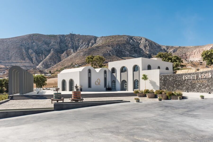 Santorini: Guided Wineries Private Tour with Wine Tastings - Small tips that make a half-day tour smoother