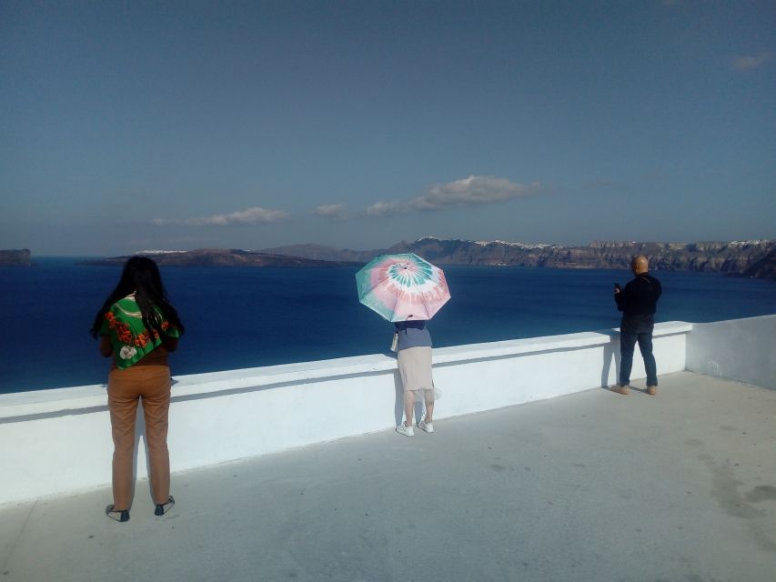 Santorini: Half-Day Sightseeing Tour with Hotel Pickup - How the 5-hour Santorini loop works from your hotel