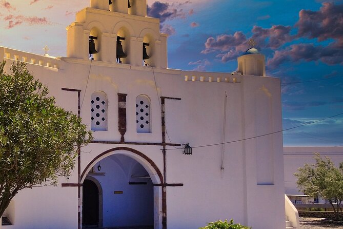 Santorini Highlights Small-Group Tour with Authentic Greek Lunch - Oia for 60 Minutes: How to Spend Your Time Well