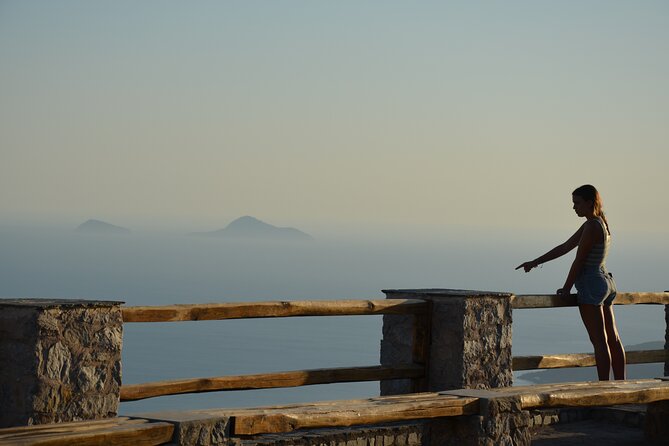 Santorini Highlights Small-Group Tour with Wine Tasting option - How the Santorini route keeps your day from unraveling
