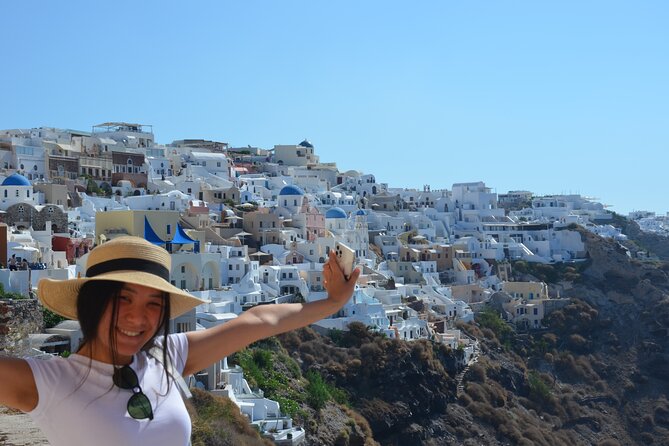 Santorini Highlights Small-Group Tour with Wine Tasting option - Oia main street: the iconic walk, with smarter timing