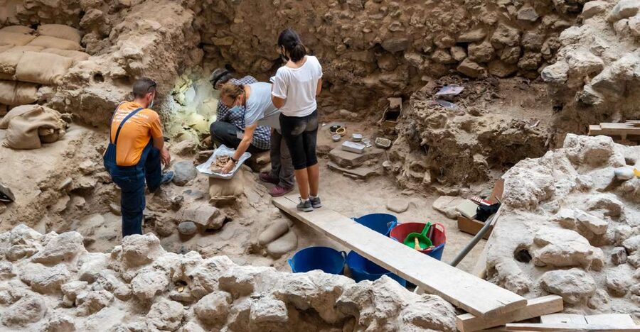 Santorini HISTORY & ARCHEOLOGY Tour (up to 8 guests) - Getting to the ruins without the stress, plus one important rule