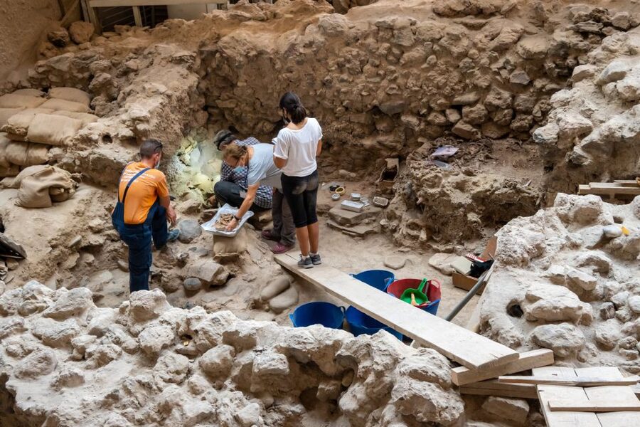 Santorini HISTORY & ARCHEOLOGY Tour (up to 8 guests) - Small-group size, English-only guide, and why that matters