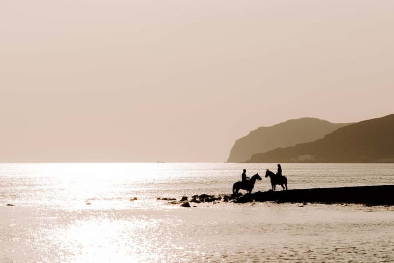 Santorini: Horseback Riding on the Black Sandy Eros Beach - The short stop and the cliffs: how to get great photos without losing the moment