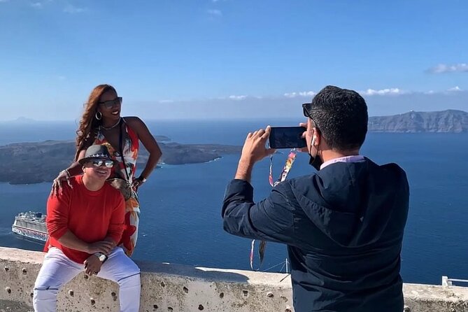 Santorini in 5 hours: Oia, Traditional Villages & Black Beach - Comfort and Group Size: The Real Difference Between a Good and Great Cruise Excursion