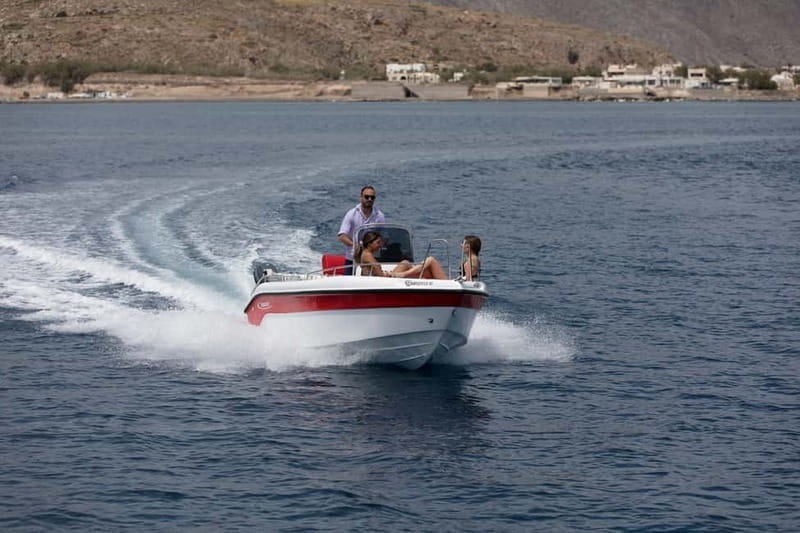 Santorini: license free boat in Santorini - What is included in your 5-hour boat rental, and what costs extra