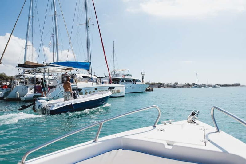 Santorini: License-Free Boat Rental with Ice, Water, & Fruit - Getting ready: what to bring and how to avoid onboard friction