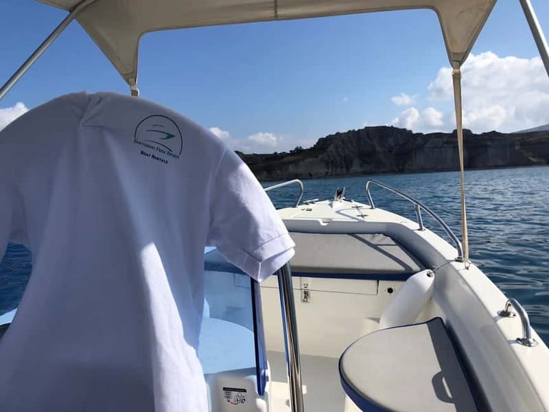 Santorini: License-Free Boat Rental with Ice, Water, & Fruit - Boat comfort checklist: tent shade, fridge ice, and easy water entry