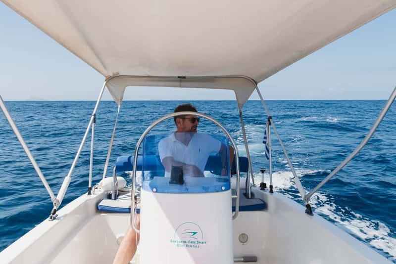 Santorini: License-Free Boat Rental with Ice, Water, & Fruit - Who should book this license-free captain boat day