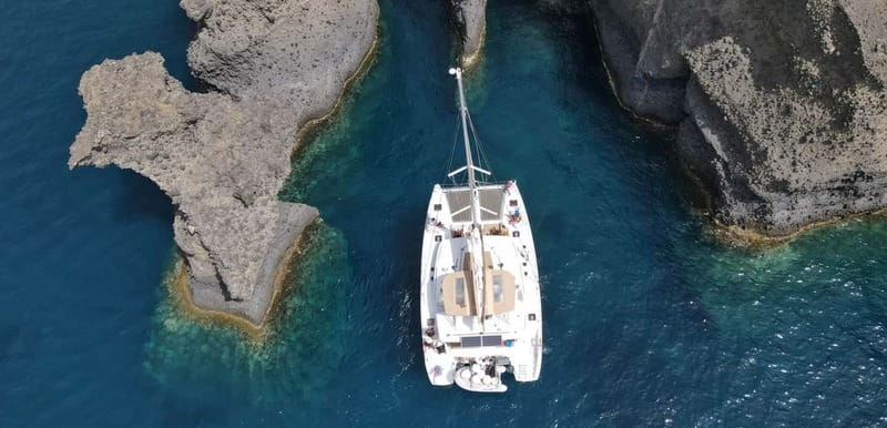 Santorini: Luxury Catamaran Cruise with Lunch, BBQ & Drinks - Palea Kameni hot springs: when the sulfur rule matters