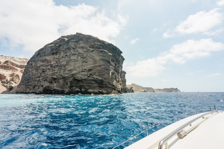 Santorini: Luxury Catamaran Day Trip with Meal and Open Bar - Should you book Sunset Oia’s luxury catamaran day trip?