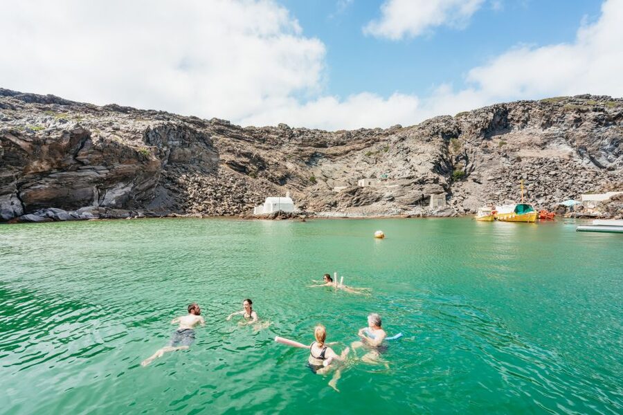 Santorini: Luxury Catamaran Day Trip with Meal and Open Bar - The food and open bar: what you actually get on board