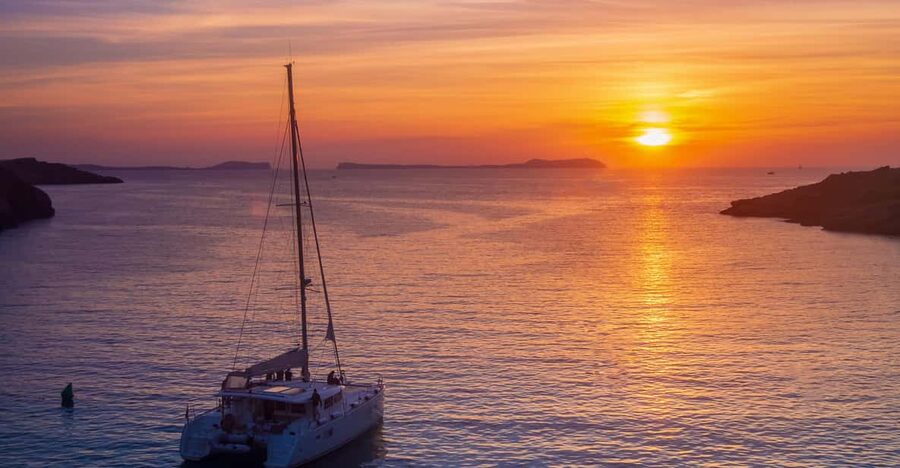Santorini: Luxury Sunset Cruise with Dinner, BBQ, and Drinks - Key Highlights to Know Before You Go