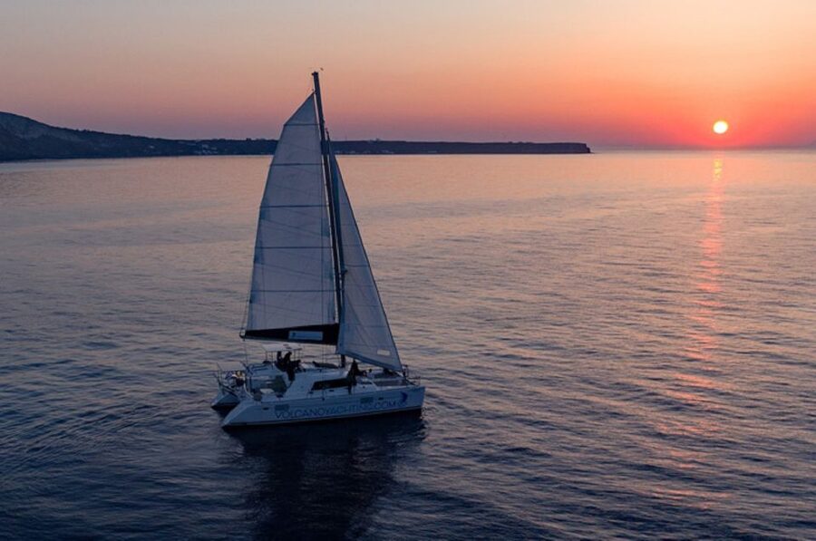 Santorini: Luxury Sunset Cruise with Dinner & Open Bar - Ammoudi to the caldera: what makes the sunset feel closer on a catamaran