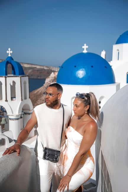 Santorini: Oia Private Couple Photoshoot with 35 Photos - Why a private Santorini couple shoot beats selfies in Oia