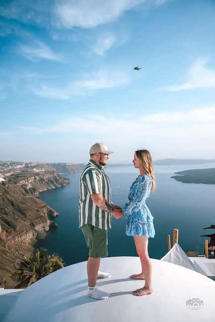 Santorini: Oia Private Couple Photoshoot with 35 Photos - Blue Domes priority entrance: what it means for your photo time