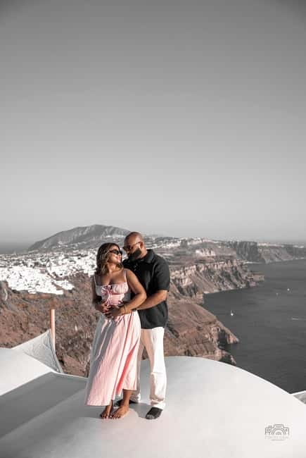 Santorini: Oia Private Couple Photoshoot with 35 Photos - Time, wind, and footwear: the practical stuff that affects your photos