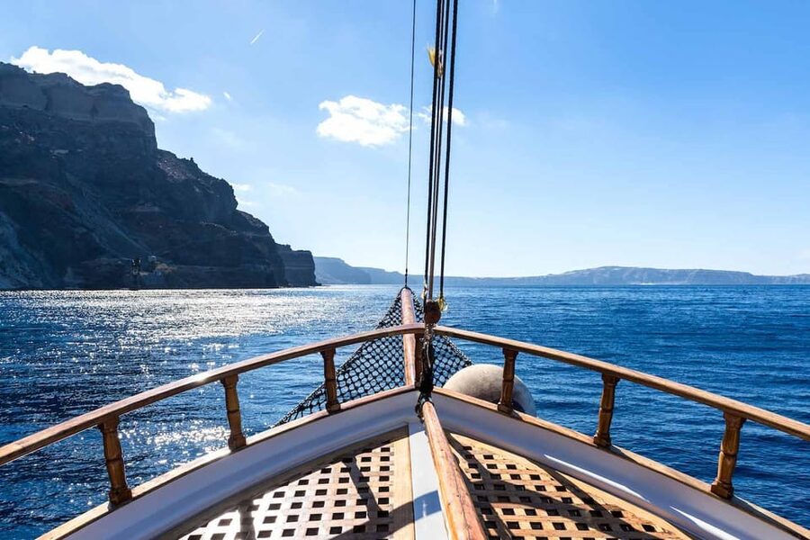 Santorini Port: 3 Hour Cruise to Volcano and Hot Springs - Crowd Levels and How to Handle Them