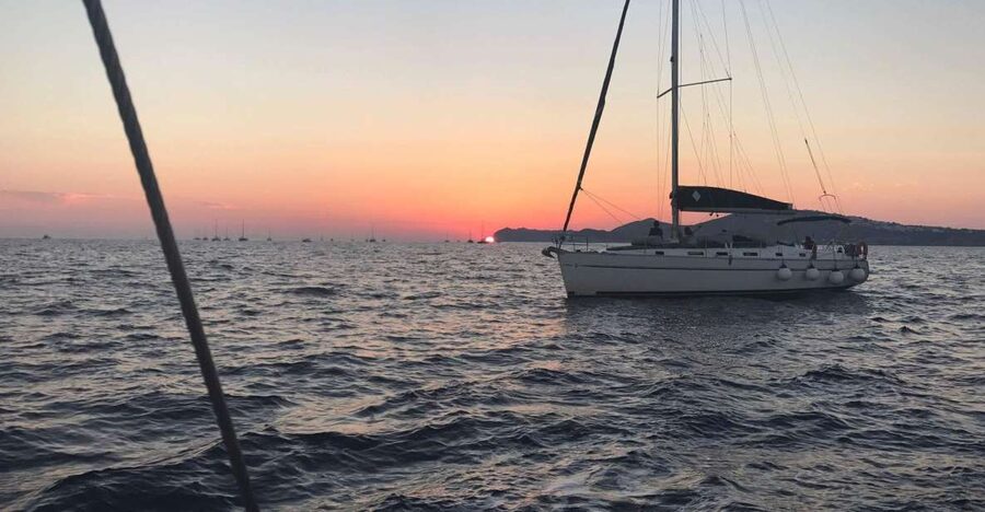 Santorini: Private 5-Hour Sunset Sailing Tour with Dinner - Key points to know