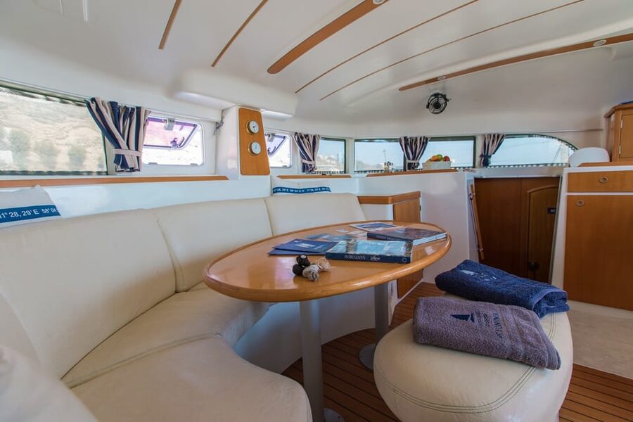 Santorini: Private Catamaran Cruise with Food & Drinks - Food and Drinks Onboard: What You Really Get for $990