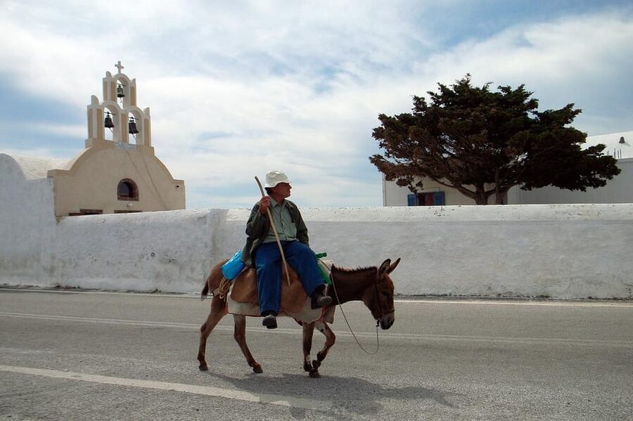 Santorini: Private Customizable Tour with Flexible Lenghts - Pickup, comfort, and the winding-road reality