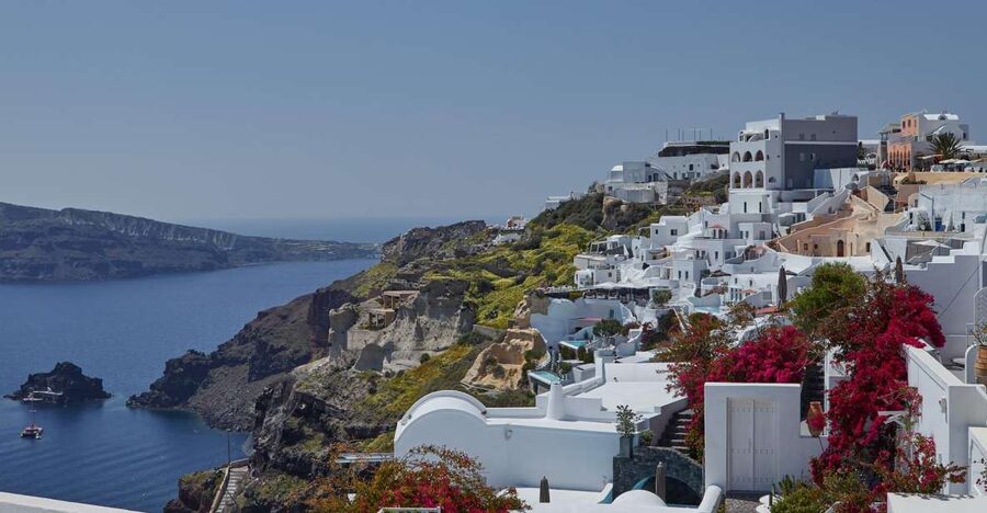 Santorini: Private Day Tour with Guide - Hitting Oia, Fira-facing sights, and Akrotiri in one 6-hour sweep