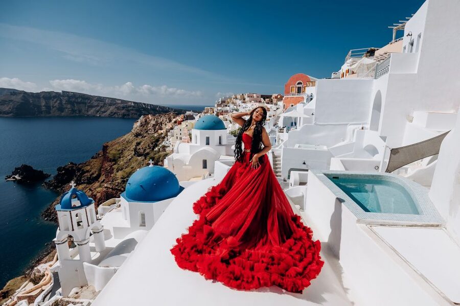 Santorini: Private Flying Dress Photoshoot Experience - Picking your Santorini backdrop: streets, seashore views, and sand