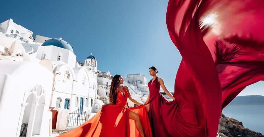 Santorini: Private Flying Dress Photoshoot Experience - Your photos depend on your photographer and assistant, and that matters here