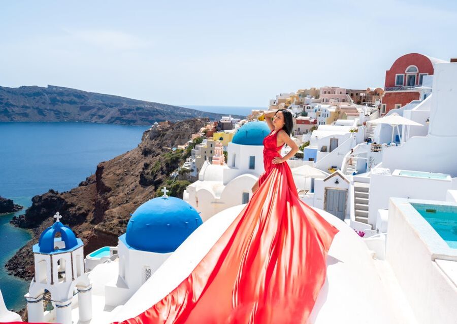 Santorini: Private Flying Dress Photoshoot with Pickup - Photos and delivery: what 40 edited files means for value