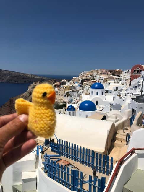 Santorini : Private Guided Highlights Tour - Oia in Real Time: 90 Minutes for Big Blue Dome, Coffee, and Shopping
