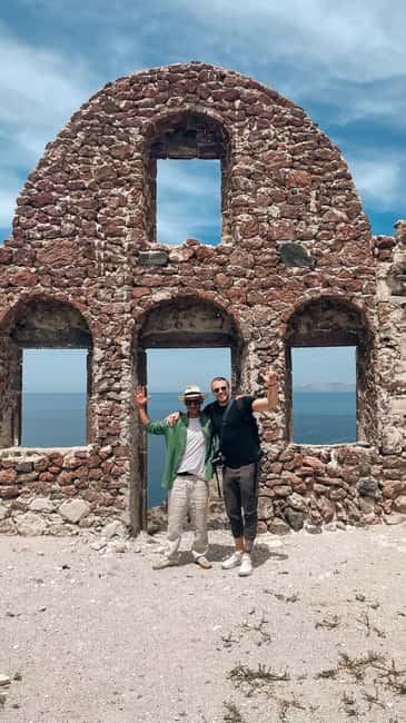 Santorini : Private Guided Highlights Tour - The Van, the Pickup, and How to Start Without Stress