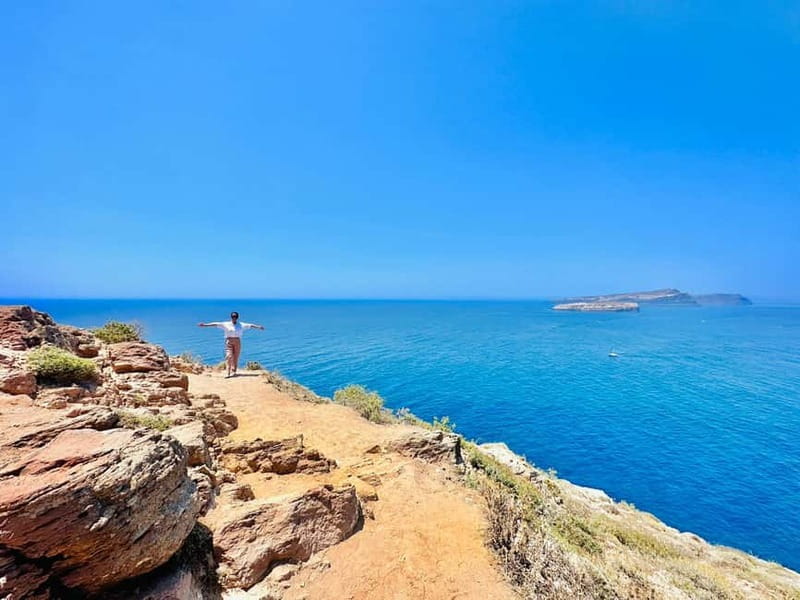 Santorini: Private Guided Sightseeing Day Tour - Akrotiri Lighthouse: a quick stop with big coastal payoff