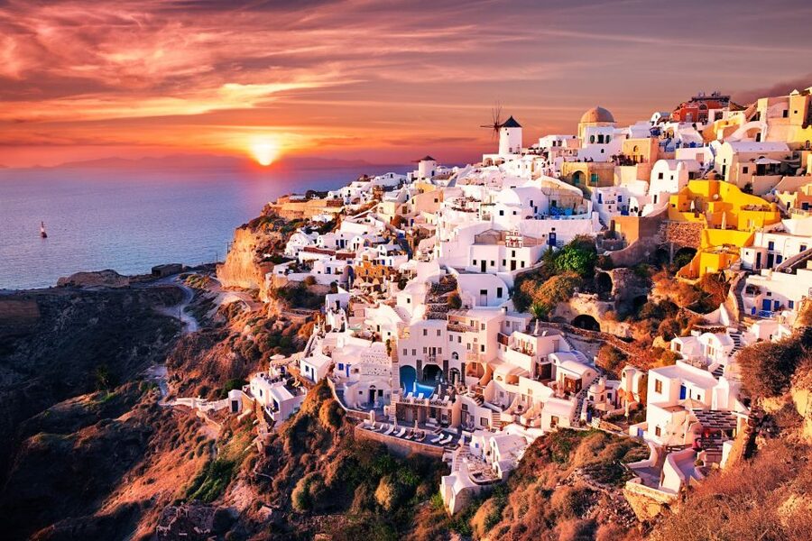 Santorini: Private Guided Tour with Sunset View - More Than the Beaches: Akrotiri Lighthouse and Perissa Area Time