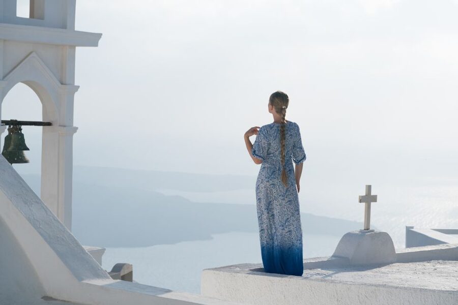 Santorini: Private Photo Shoot in Fira or Imerovigli - The Santa Light Factor: Timing and How to Think About It