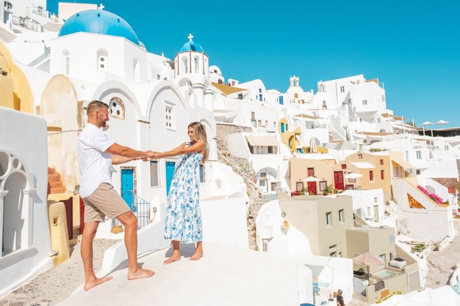 Santorini Private Photoshoot - Meeting point and timing: how to plan so you don’t lose the moment
