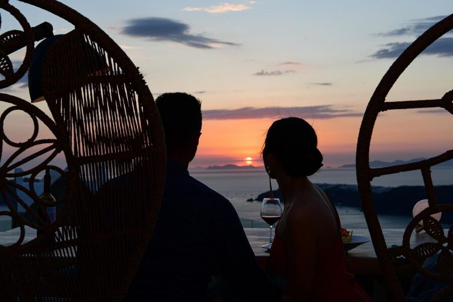 Santorini: Private Romantic Sunset Dinner with Caldera View - Service that feels personal, not performative