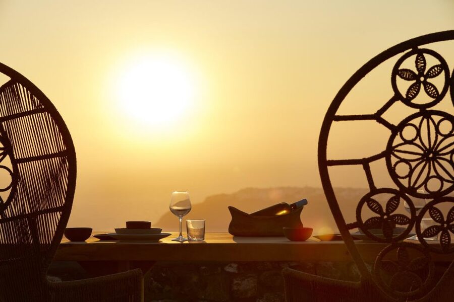 Santorini: Private Romantic Sunset Dinner with Caldera View - Who this sunset dinner is best for