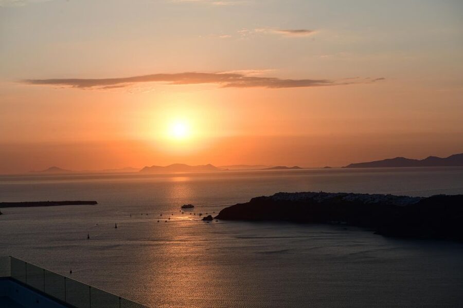 Santorini: Private Romantic Sunset Dinner with Caldera View - What the Zephyr view actually gives you