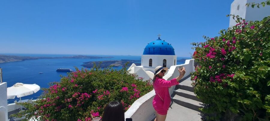 Santorini: Private Sightseeing Half-Day Tour - Perivolos black sand beach: organized comfort and a flexible break