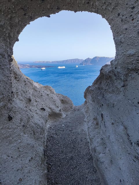 Santorini: Private Sightseeing Tour with Local Guide - Ammoudi Bay: the harbor that changes how you see the cliffs