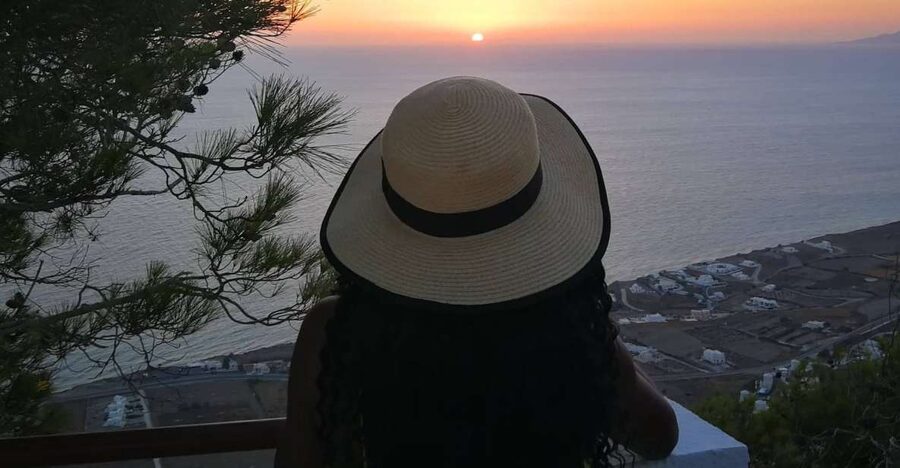 Santorini: Private Sunrise Tour with Breakfast and Oia Visit - Private pickup, air-conditioned comfort, and a tight 4-hour plan