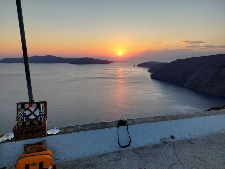 Santorini: Private Sunset Tour with Picnic & Transfer - Key things to know before you go