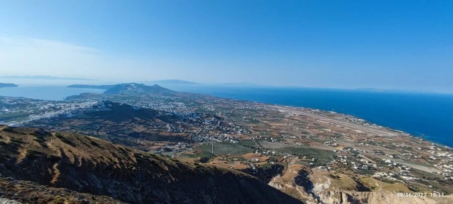 Santorini: Private Sunset Tour with Picnic & Transfer - Who should book this Santorini sunset tour